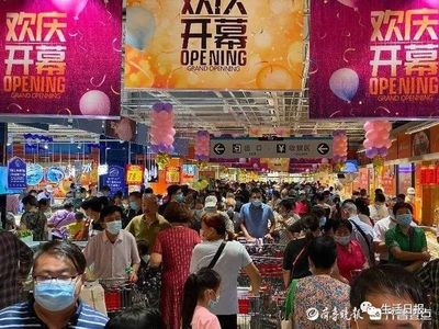濟(jì)南迎來第8家大潤發(fā)，搶購現(xiàn)場堪比廟會 市民為搶特價(jià)肉拼命騎車沖向生鮮區(qū)
